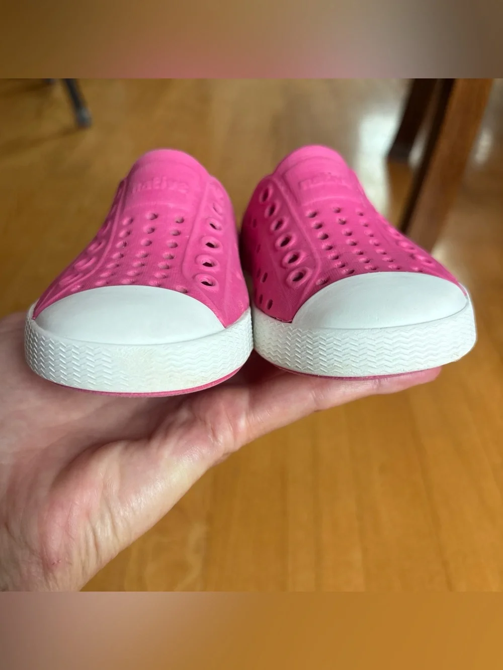 Native Jefferson Slip On Sneakers Shoes Pink White Toddler Girls Size 5 Washable